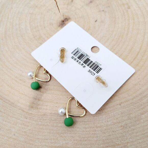 Brand New Gold Tone Heart Pearl Earrings - Picture 3 of 6